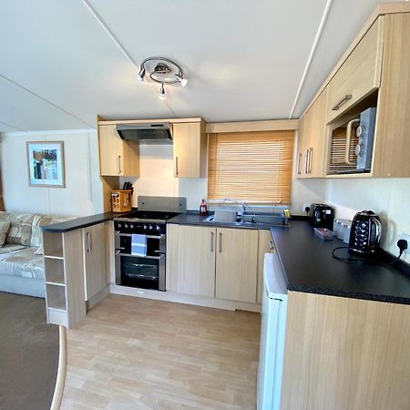 Elletson Park Wood Fired Hot Tubs, Caravans & Pods Pilling ภายนอก รูปภาพ