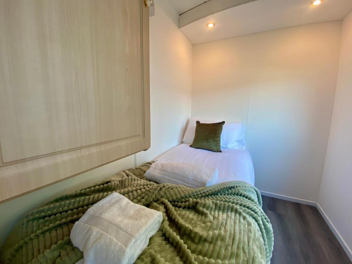 Elletson Park Wood Fired Hot Tubs, Caravans & Pods Pilling ภายนอก รูปภาพ
