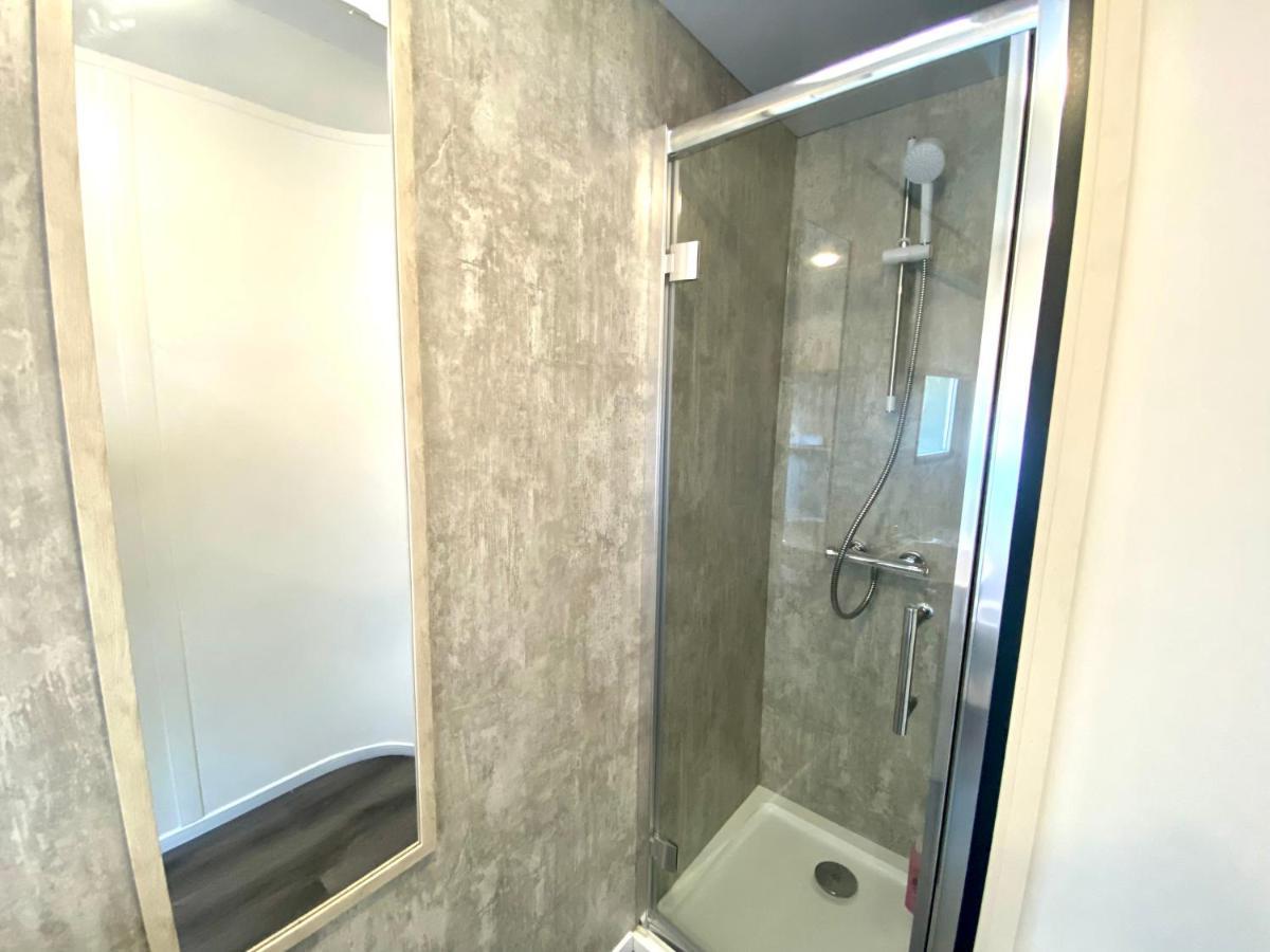 Elletson Park Wood Fired Hot Tubs, Caravans & Pods Pilling ภายนอก รูปภาพ
