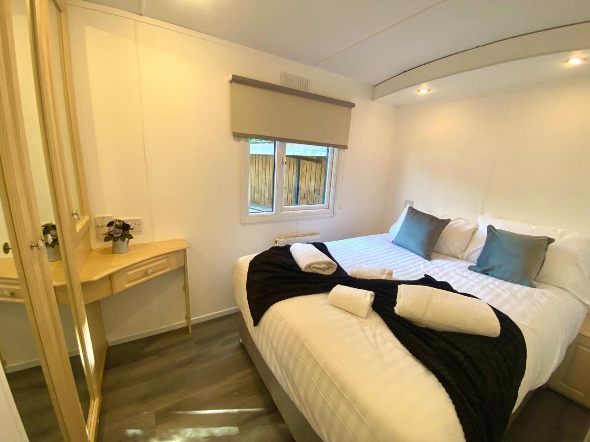 Elletson Park Wood Fired Hot Tubs, Caravans & Pods Pilling ภายนอก รูปภาพ