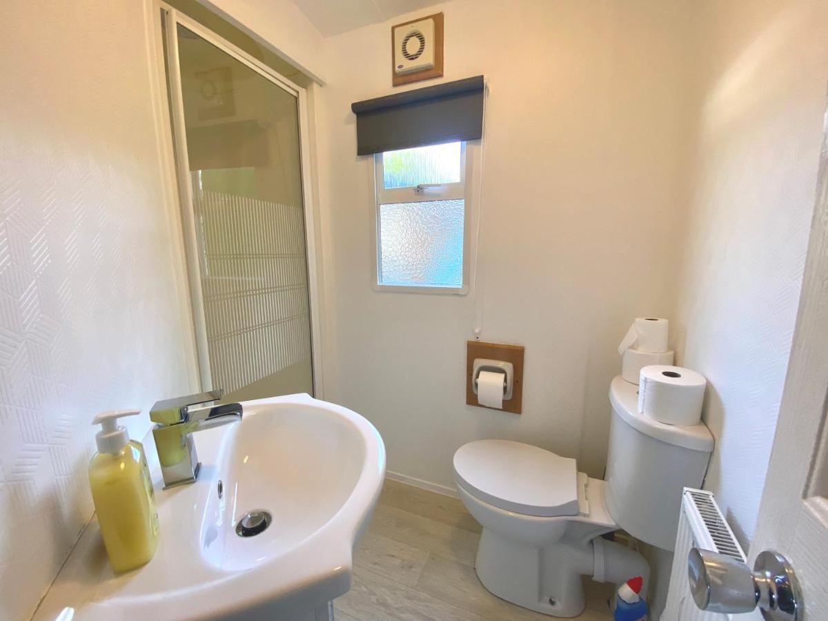 Elletson Park Wood Fired Hot Tubs, Caravans & Pods Pilling ภายนอก รูปภาพ