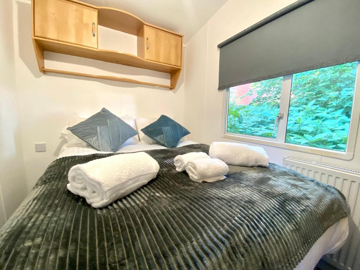 Elletson Park Wood Fired Hot Tubs, Caravans & Pods Pilling ภายนอก รูปภาพ