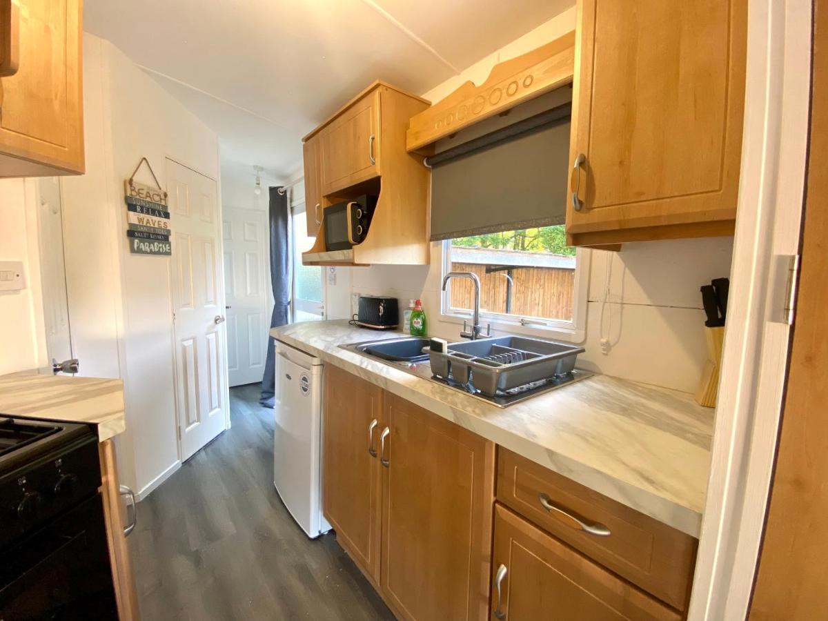 Elletson Park Wood Fired Hot Tubs, Caravans & Pods Pilling ภายนอก รูปภาพ