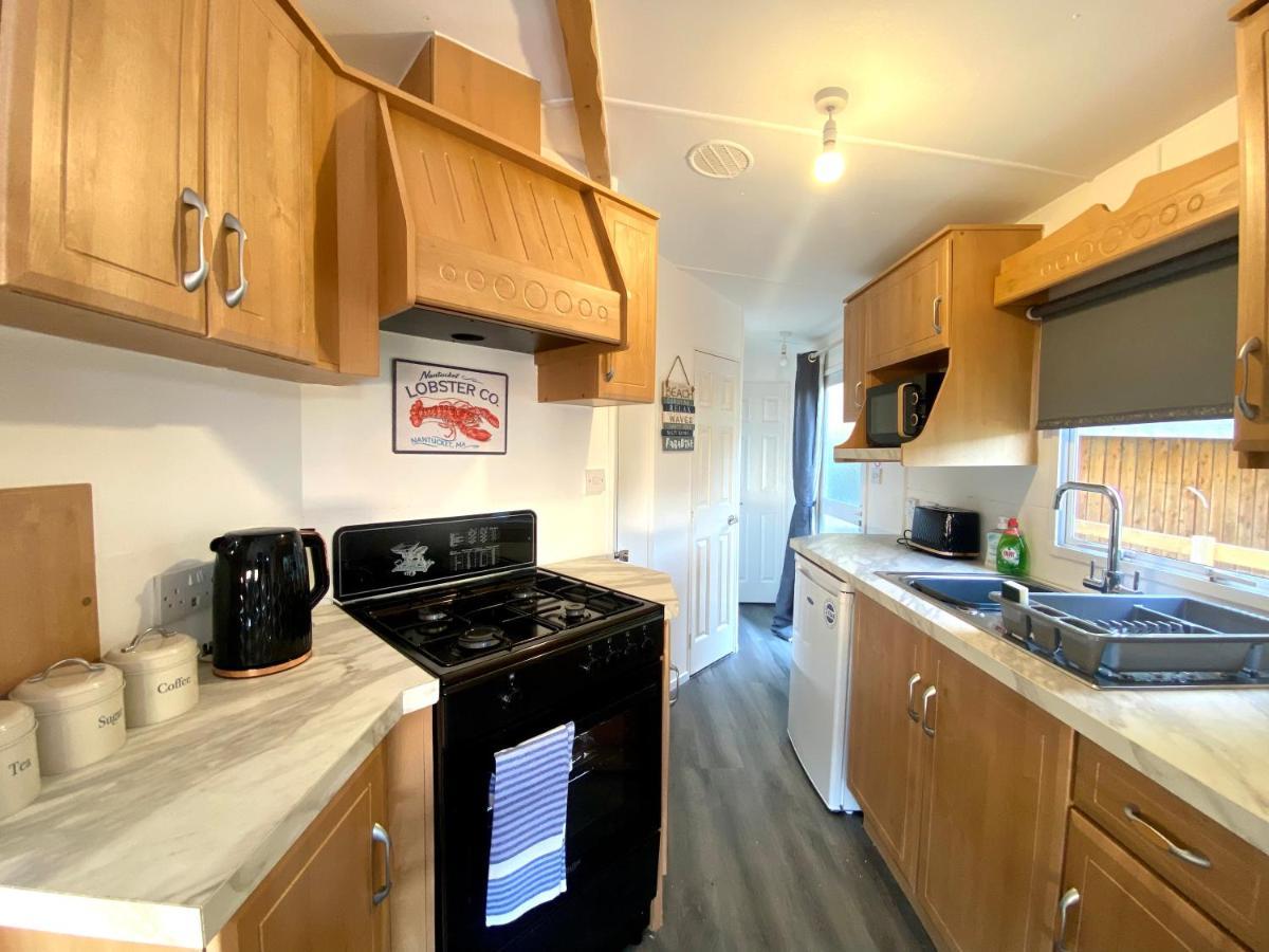Elletson Park Wood Fired Hot Tubs, Caravans & Pods Pilling ภายนอก รูปภาพ