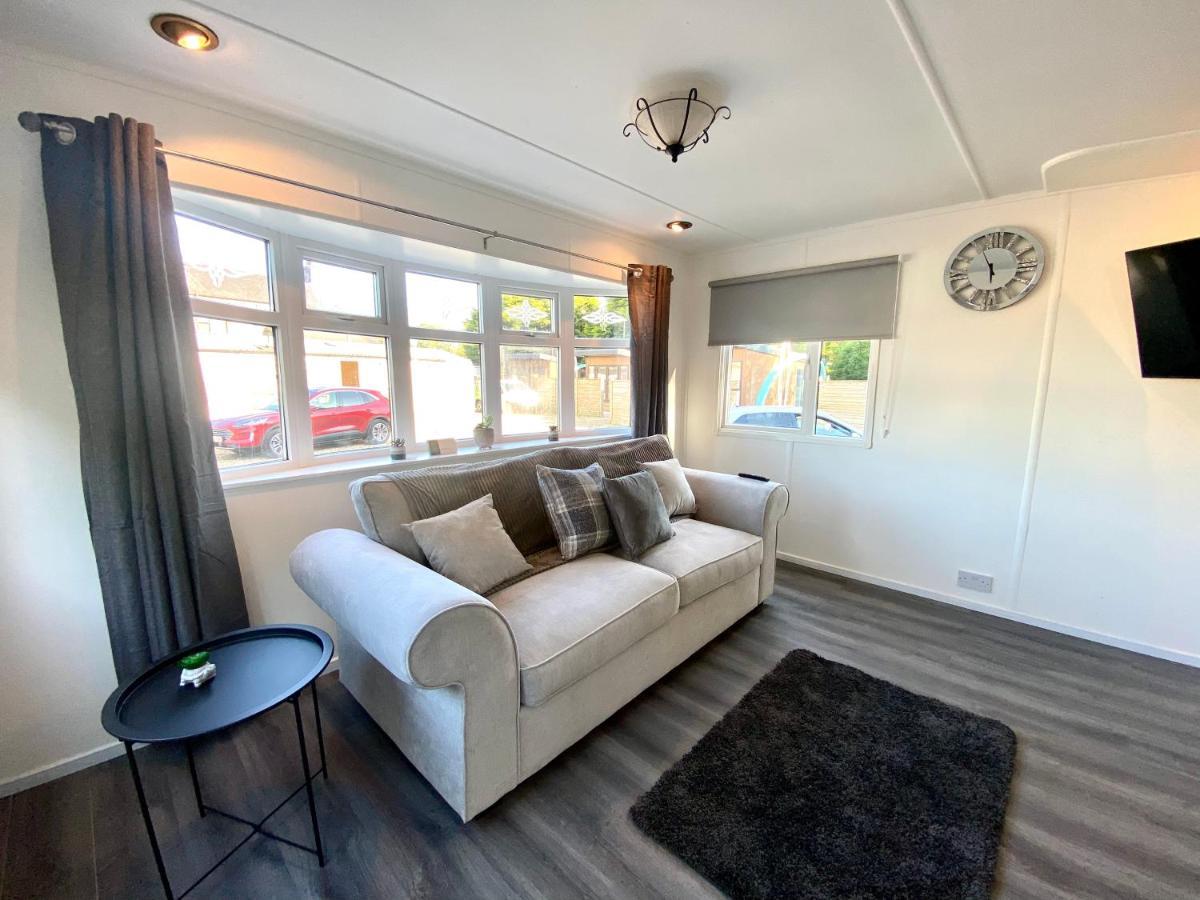 Elletson Park Wood Fired Hot Tubs, Caravans & Pods Pilling ภายนอก รูปภาพ