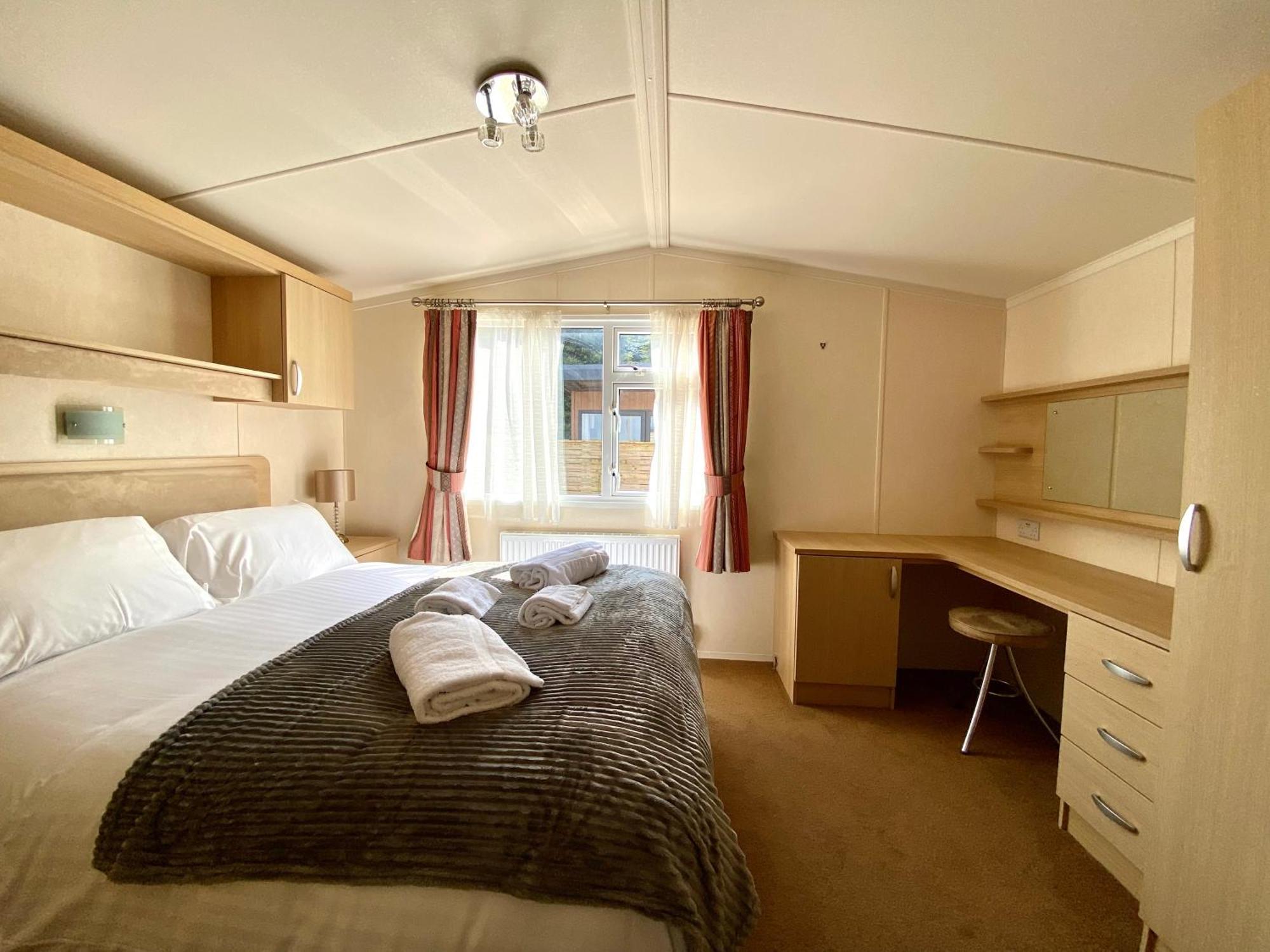 Elletson Park Wood Fired Hot Tubs, Caravans & Pods Pilling ภายนอก รูปภาพ