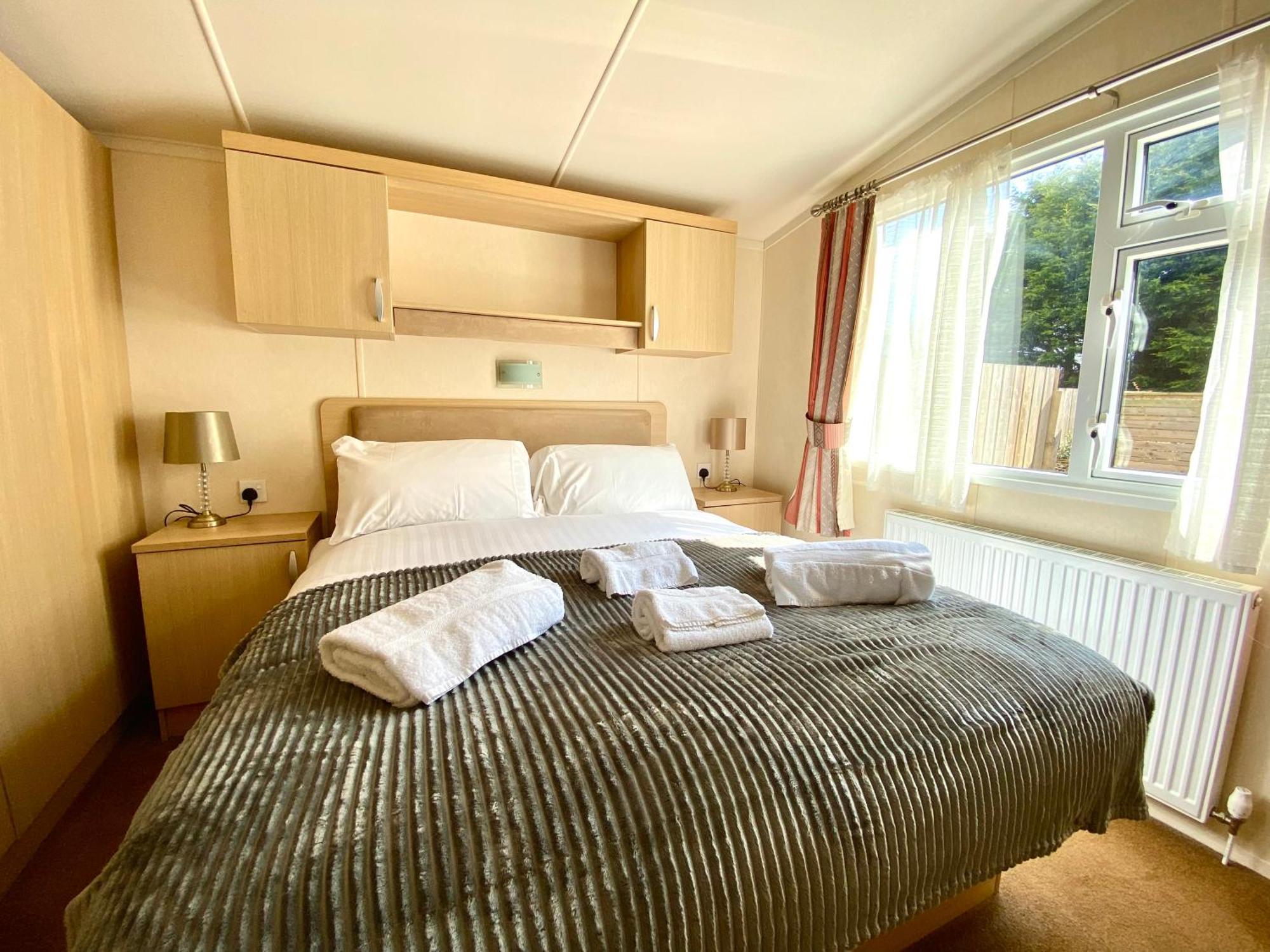 Elletson Park Wood Fired Hot Tubs, Caravans & Pods Pilling ภายนอก รูปภาพ
